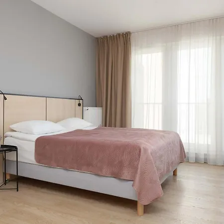 Bright With Air Conditioning Close To The Metro Station And Pge By Renters דירה ורשה
