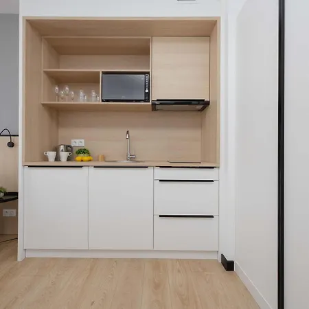 Bright With Air Conditioning Close To The Metro Station And Pge By Renters * ורשה