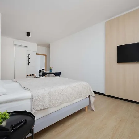 דירה Bright With Air Conditioning Close To The Metro Station And Pge By Renters