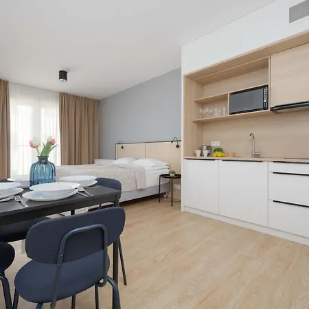 Bright With Air Conditioning Close To The Metro Station And Pge By Renters