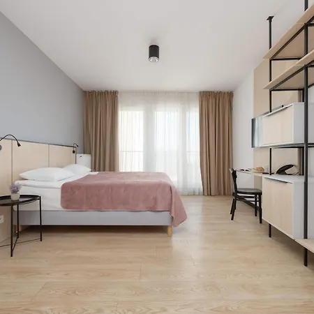 Bright With Air Conditioning Close To The Metro Station And Pge By Renters ורשה
