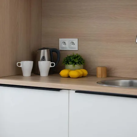 Bright With Air Conditioning Close To The Metro Station And Pge By Renters *