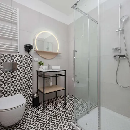 Bright With Air Conditioning Close To The Metro Station And Pge By Renters *
