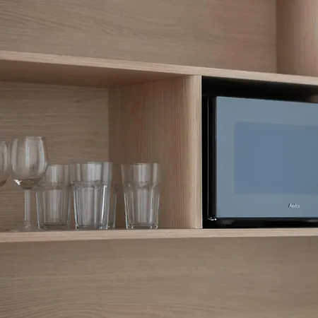 Bright With Air Conditioning Close To The Metro Station And Pge By Renters ורשה