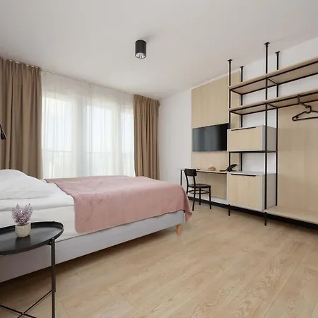 Bright With Air Conditioning Close To The Metro Station And Pge By Renters * ורשה